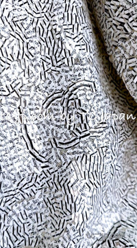 CHANEL 08S White Black CC Logo Sequins Cashmere Cardigan 38 シャネル ホワイト ブラック CC ロゴ スパンコール カシミア カーディガン 即発
