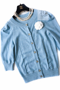 CHANEL 13C Baby Blue Cashmere Linen Super Soft Knit Cardigan 38 シャネル ベビー ブルー カシミア リネン ふんわり柔らか ニット カーディガン 即発