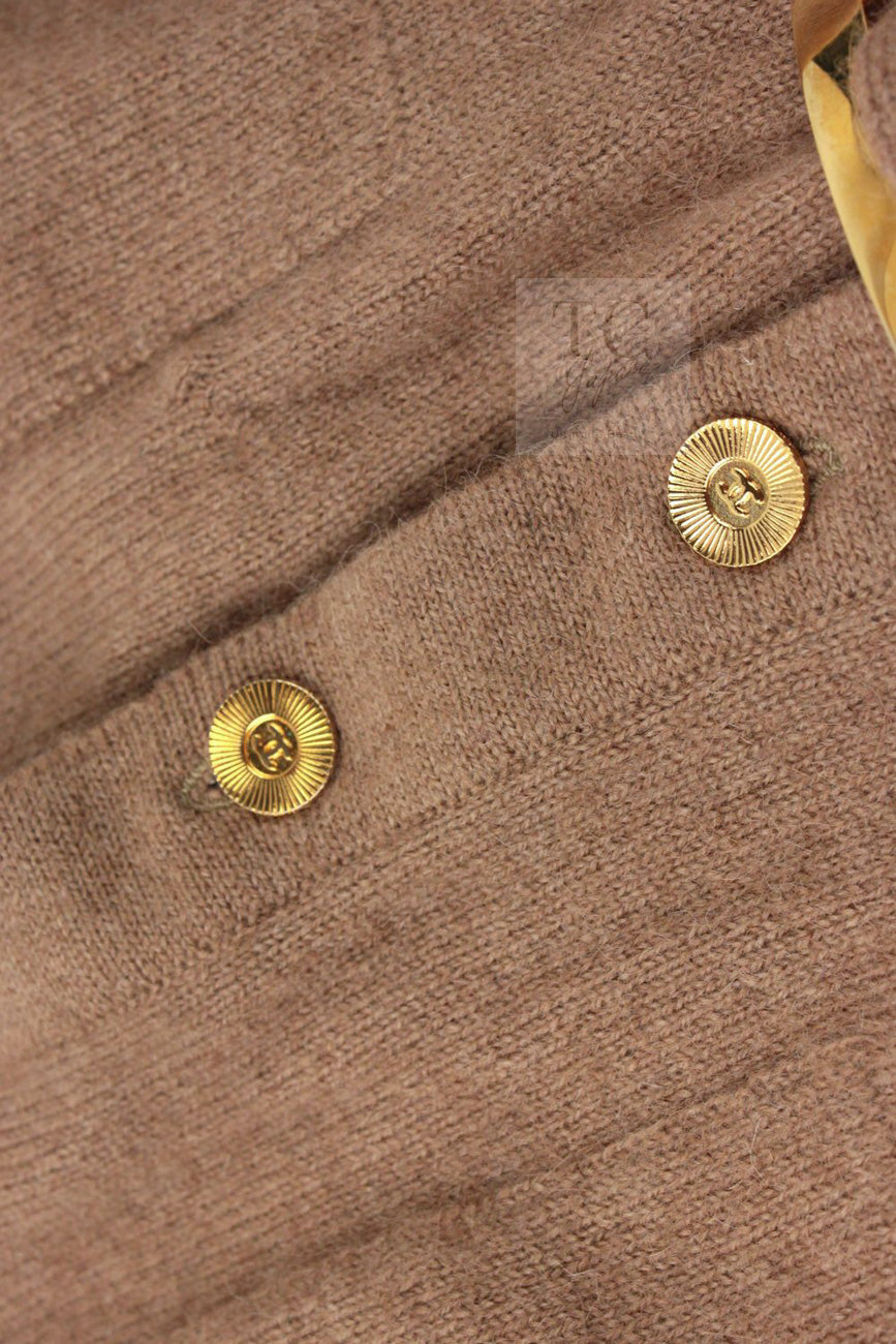 CHANEL 89A Brown Camel Hair CC Gold Button Knit Cardigan 38 40 シャネル キャメル ベージュ CC ゴールド ココボタン ニット カーディガン 即発