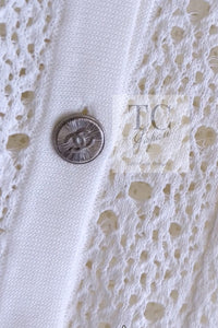 CHANEL 12S White Cotton Eye-let V-Neck Knit Cardigan 38 シャネル ホワイト コットン アイレット Vネック ニット カーディガン 即発