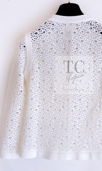 CHANEL 12S White Cotton Eye-let V-Neck Knit Cardigan 38 シャネル ホワイト コットン アイレット Vネック ニット カーディガン 即発