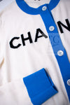 CHANEL 19S Ivory Blue Line Logo Cashmere Knit Cardigan 42 シャネル アイボリー ブルー バイカラー ロゴ カシミヤ 100% ニット カーディガン 即発