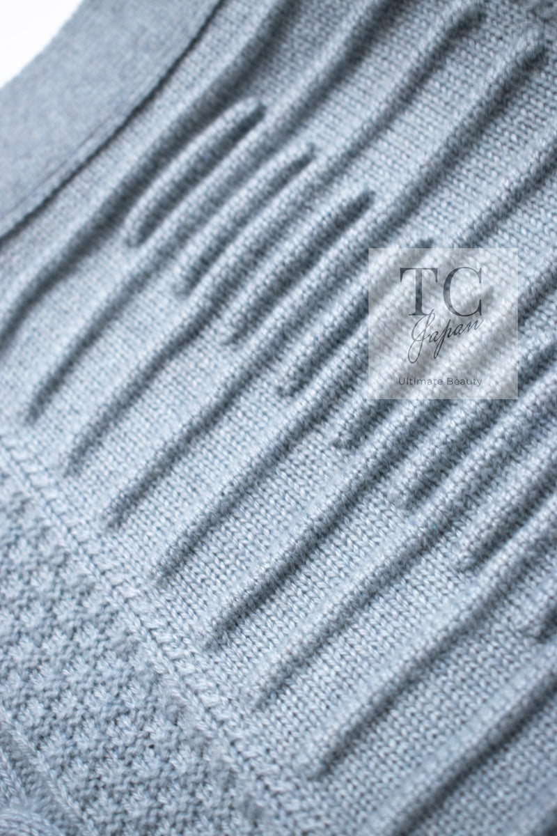 CHANEL 16PF Pale Blue Cashmere 100 Knit Cardigan 50 シャネル ペールブルー カシミヤ 100 ニット カーディガン ハンドメイド シルバー 装飾 即発