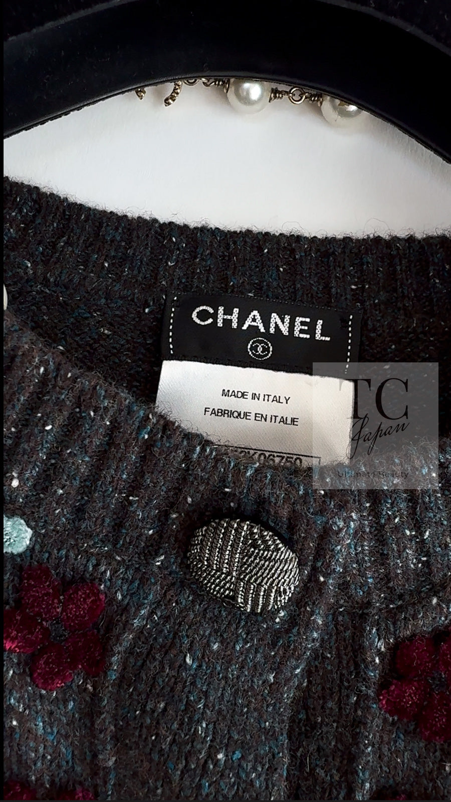 CHANEL 15B Charcoal Gray Silk Wool Cashmere Floral Applique Knit Cardigan 38 40 42 シャネル チャコールグレー シルク ウール カシミヤ お花アップリケ ニット カーディガン 即発