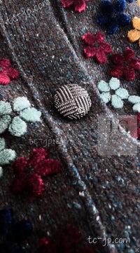 CHANEL 15B Charcoal Gray Silk Wool Cashmere Floral Applique Knit Cardigan 38 40 42 シャネル チャコールグレー シルク ウール カシミヤ お花アップリケ ニット カーディガン 即発