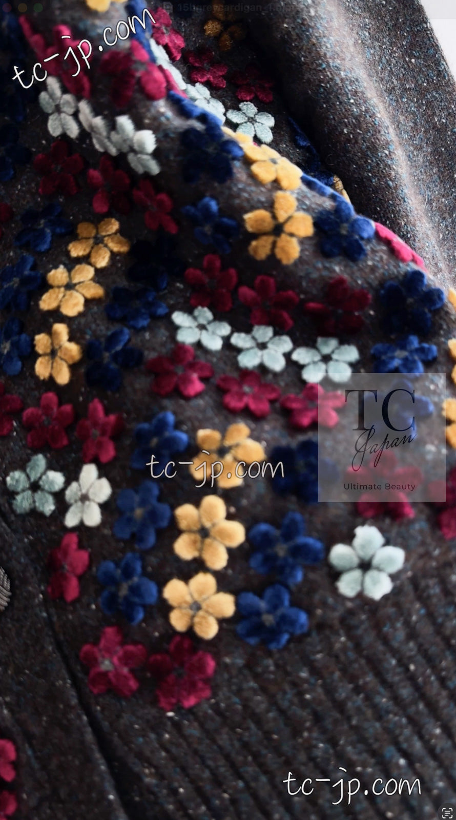 CHANEL 15B Charcoal Gray Silk Wool Cashmere Floral Applique Knit Cardigan 38 40 42 シャネル チャコールグレー シルク ウール カシミヤ お花アップリケ ニット カーディガン 即発