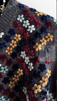 CHANEL 15B Charcoal Gray Silk Wool Cashmere Floral Applique Knit Cardigan 38 40 42 シャネル チャコールグレー シルク ウール カシミヤ お花アップリケ ニット カーディガン 即発