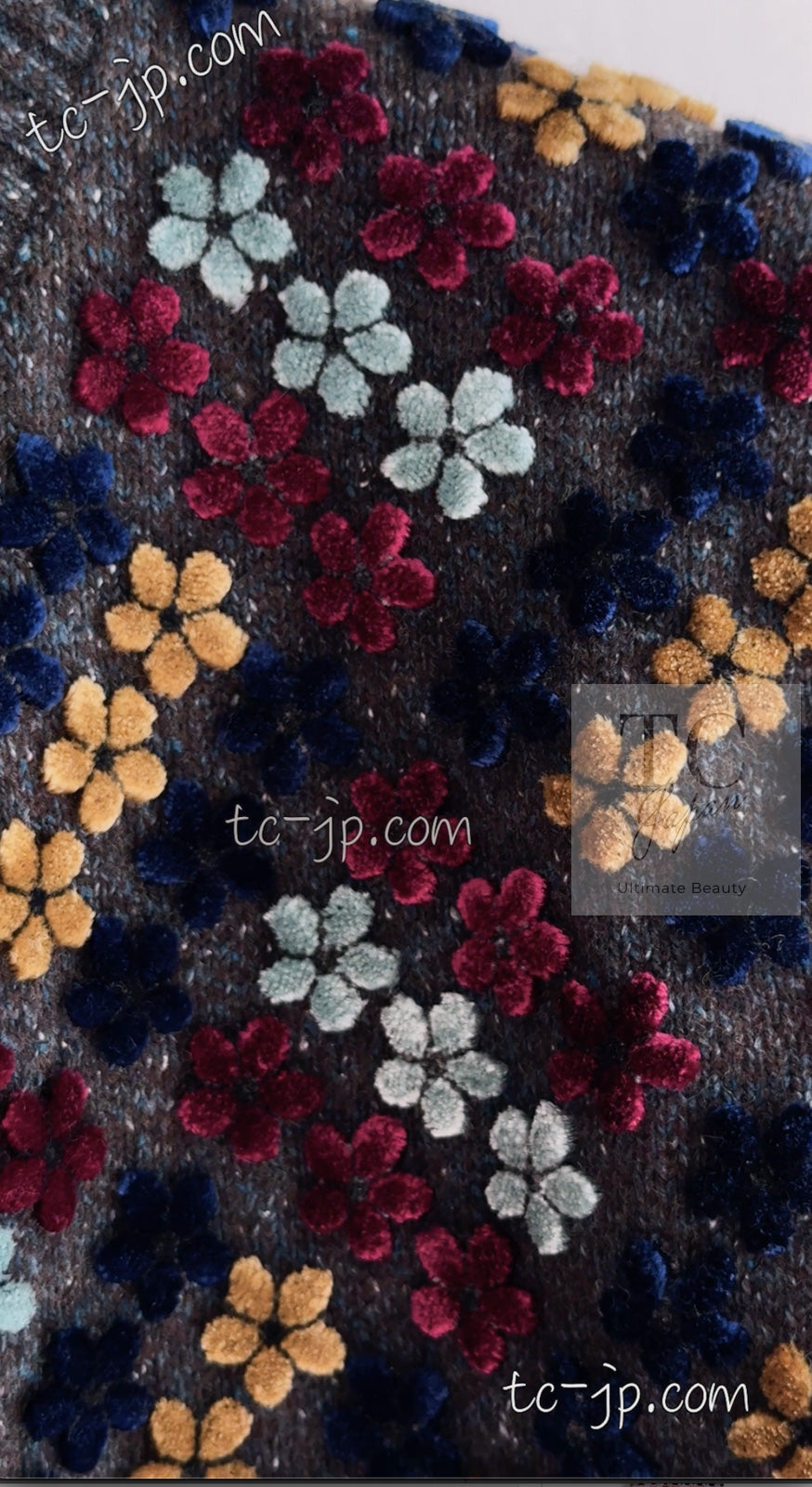 CHANEL 15B Charcoal Gray Silk Wool Cashmere Floral Applique Knit Cardigan 38 40 42 シャネル チャコールグレー シルク ウール カシミヤ お花アップリケ ニット カーディガン 即発