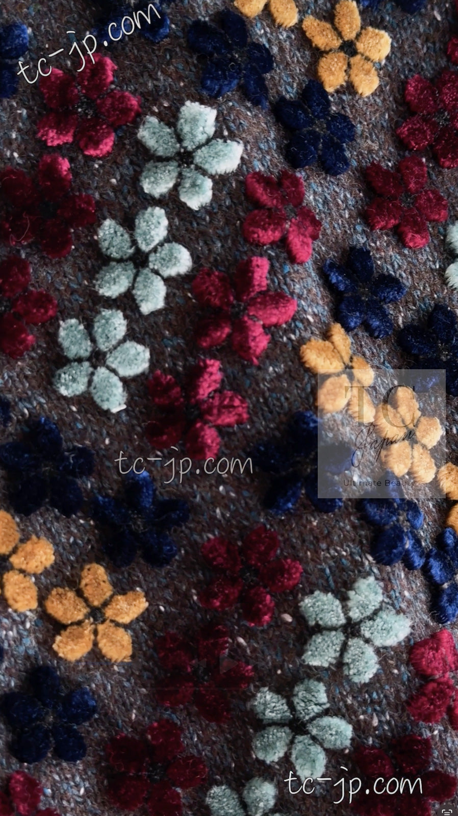 CHANEL 15B Charcoal Gray Silk Wool Cashmere Floral Applique Knit Cardigan 38 40 42 シャネル チャコールグレー シルク ウール カシミヤ お花アップリケ ニット カーディガン 即発