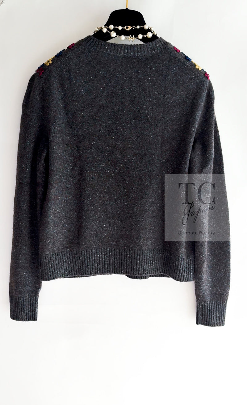 CHANEL 15B Charcoal Gray Silk Wool Cashmere Floral Applique Knit Cardigan 38 40 42 シャネル チャコールグレー シルク ウール カシミヤ お花アップリケ ニット カーディガン 即発