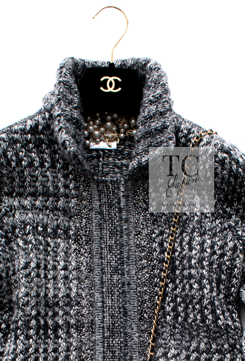 CHANEL 11A Gray Cashmere Silk Wool Chain Knit Cardigan 38 40 シャネル グレー カシミヤ シルク ウール チェーン アクセサリー ニット カーディガン 即発