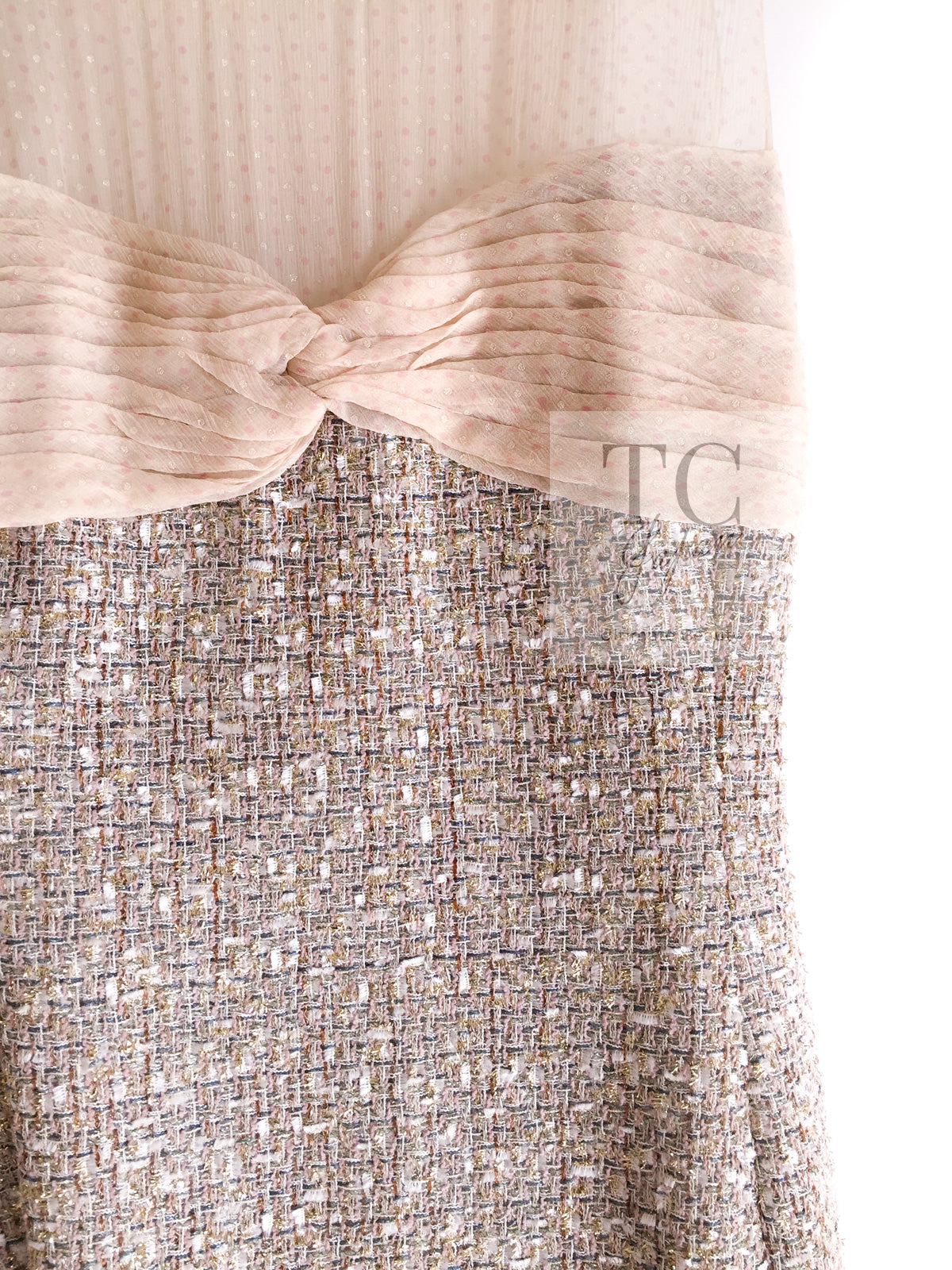 CHANEL 05S Metallic Gold Beige PearlButton Lesage Tweed Dress 36 シャネル メタリック ベージュ ゴールド ノースリーブ パール CC ボタン ルサージュ ツイード ドレス ワンピース 即発