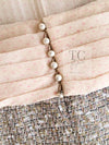 CHANEL 05S Metallic Gold Beige PearlButton Lesage Tweed Dress 36 シャネル メタリック ベージュ ゴールド ノースリーブ パール CC ボタン ルサージュ ツイード ドレス ワンピース 即発