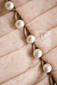 CHANEL 05S Metallic Gold Beige PearlButton Lesage Tweed Dress 36 シャネル メタリック ベージュ ゴールド ノースリーブ パール CC ボタン ルサージュ ツイード ドレス ワンピース 即発