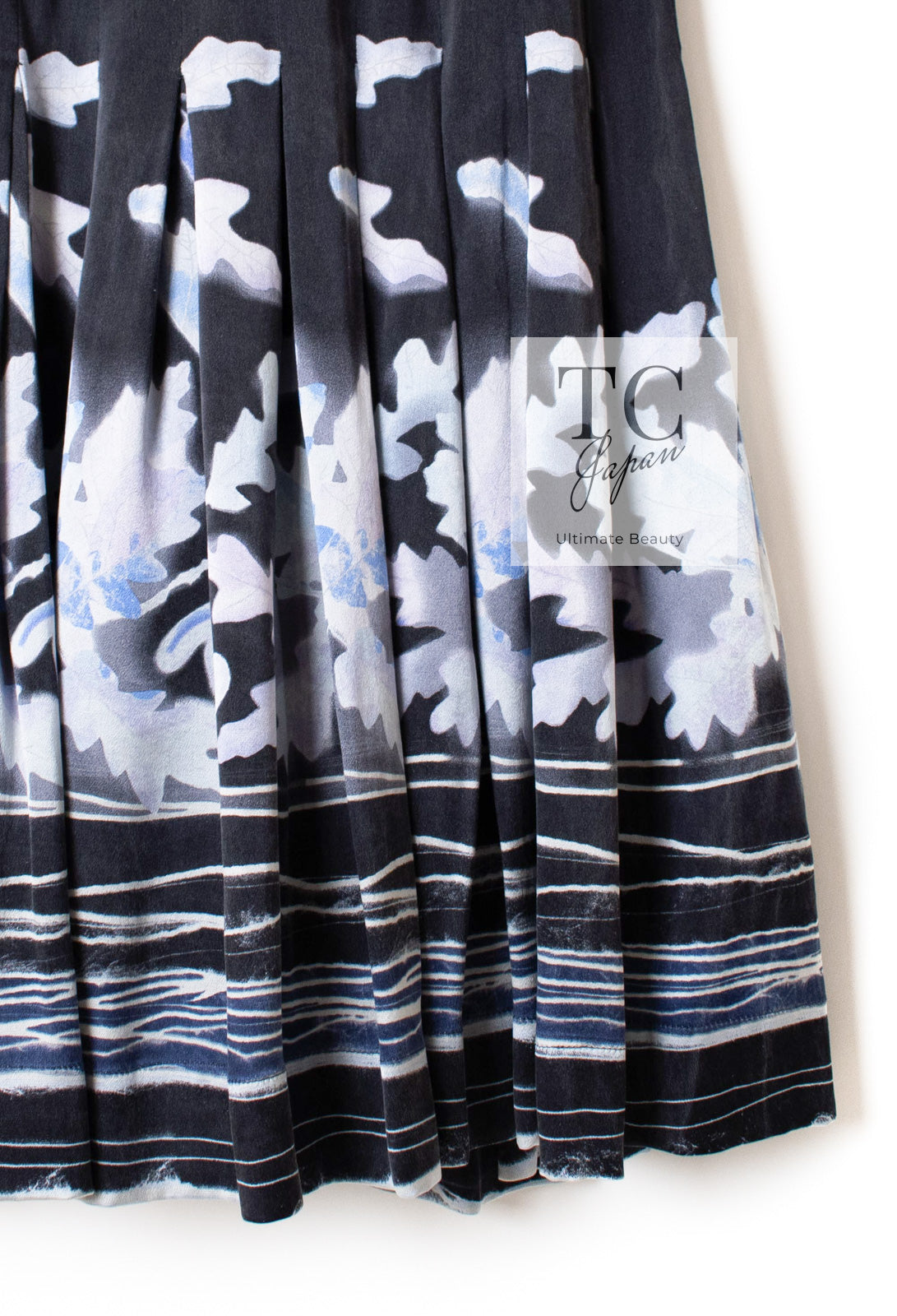 CHANEL 06S Smoky Soft Ink Black Navy Floral Print Dress 36 シャネル 霞スモーキー ブラック ネイビー フローラル シルク 100% ワンピース 即発