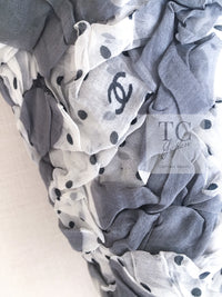 CHANEL 02S White Gray Dots Silk Set Up Camisole & Pleated Skirt 38 40 シャネル ホワイト グレー セットアップ キャミソール ＆ プリーツ スカート 即発