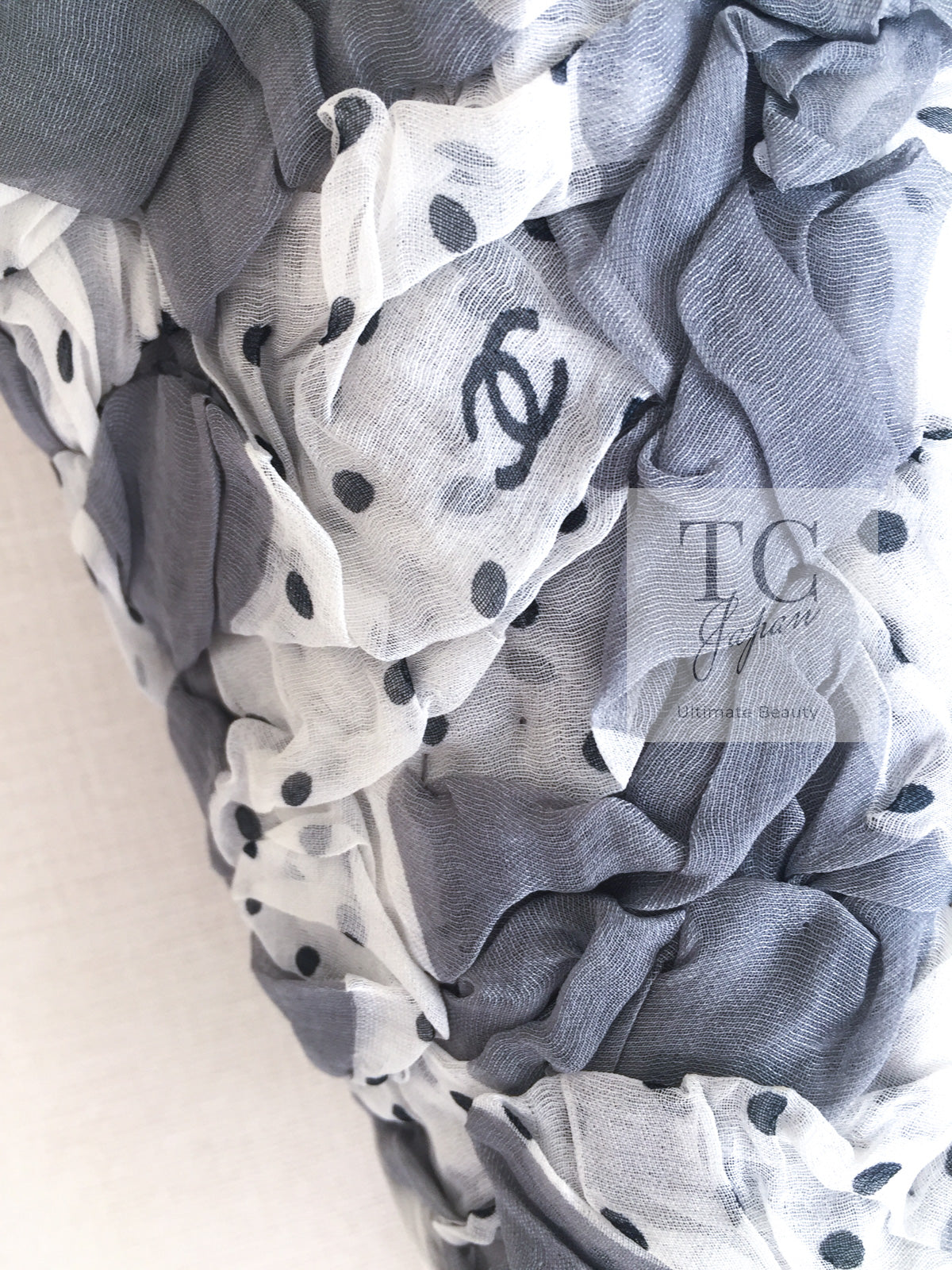 CHANEL 02S White Gray Dots Silk Set Up Camisole & Pleated Skirt 38 40 シャネル ホワイト グレー セットアップ キャミソール ＆ プリーツ スカート 即発