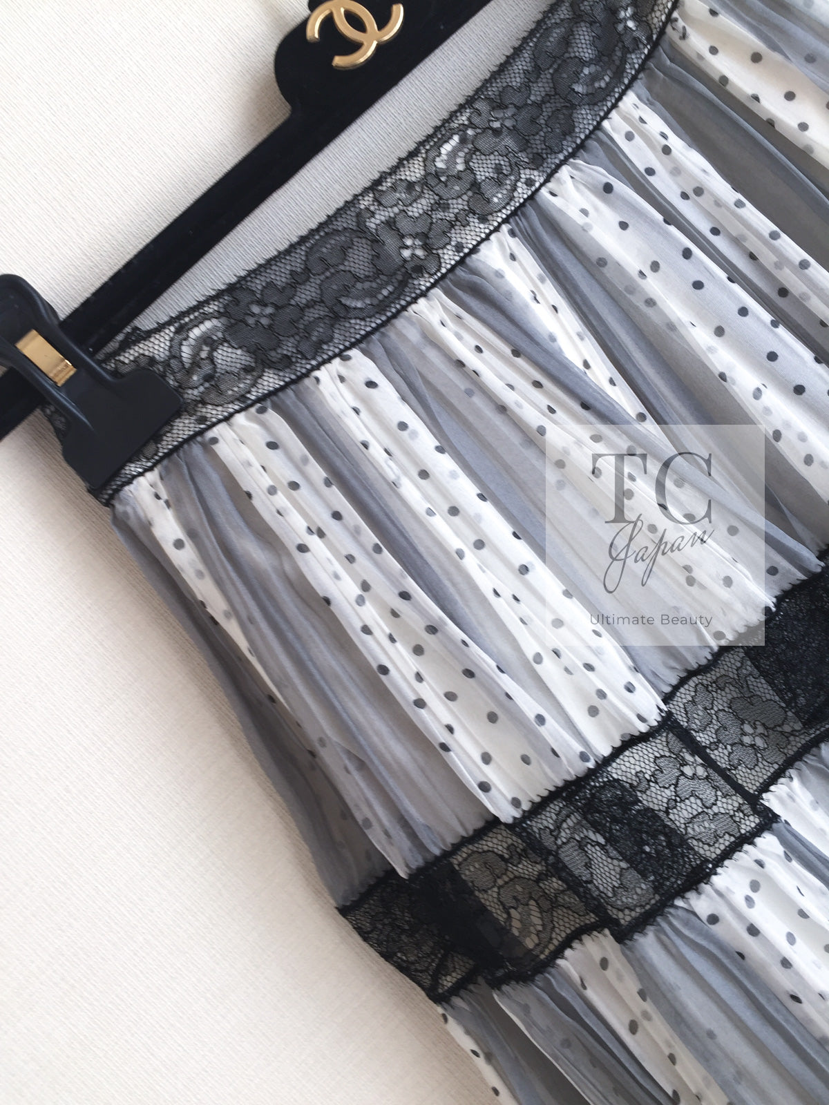 CHANEL 02S White Gray Dots Silk Set Up Camisole & Pleated Skirt 38 40 シャネル ホワイト グレー セットアップ キャミソール ＆ プリーツ スカート 即発