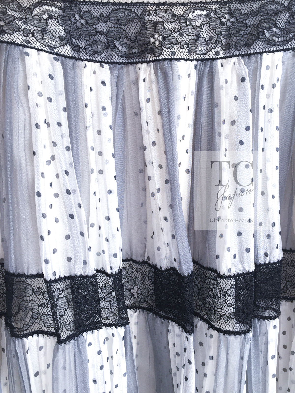 CHANEL 02S White Gray Dots Silk Set Up Camisole & Pleated Skirt 38 40 シャネル ホワイト グレー セットアップ キャミソール ＆ プリーツ スカート 即発