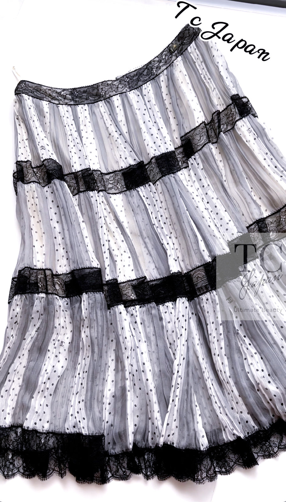 CHANEL 02S White Gray Dots Silk Set Up Camisole & Pleated Skirt 38 40 シャネル ホワイト グレー セットアップ キャミソール ＆ プリーツ スカート 即発