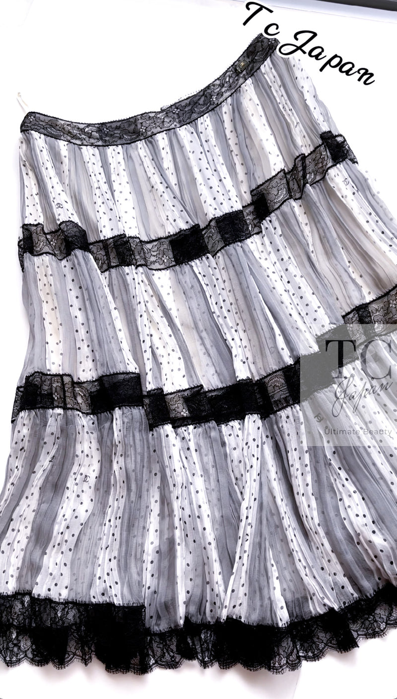 CHANEL 02S White Gray Dots Silk Set Up Camisole & Pleated Skirt 38 40 シャネル ホワイト グレー セットアップ キャミソール ＆ プリーツ スカート 即発