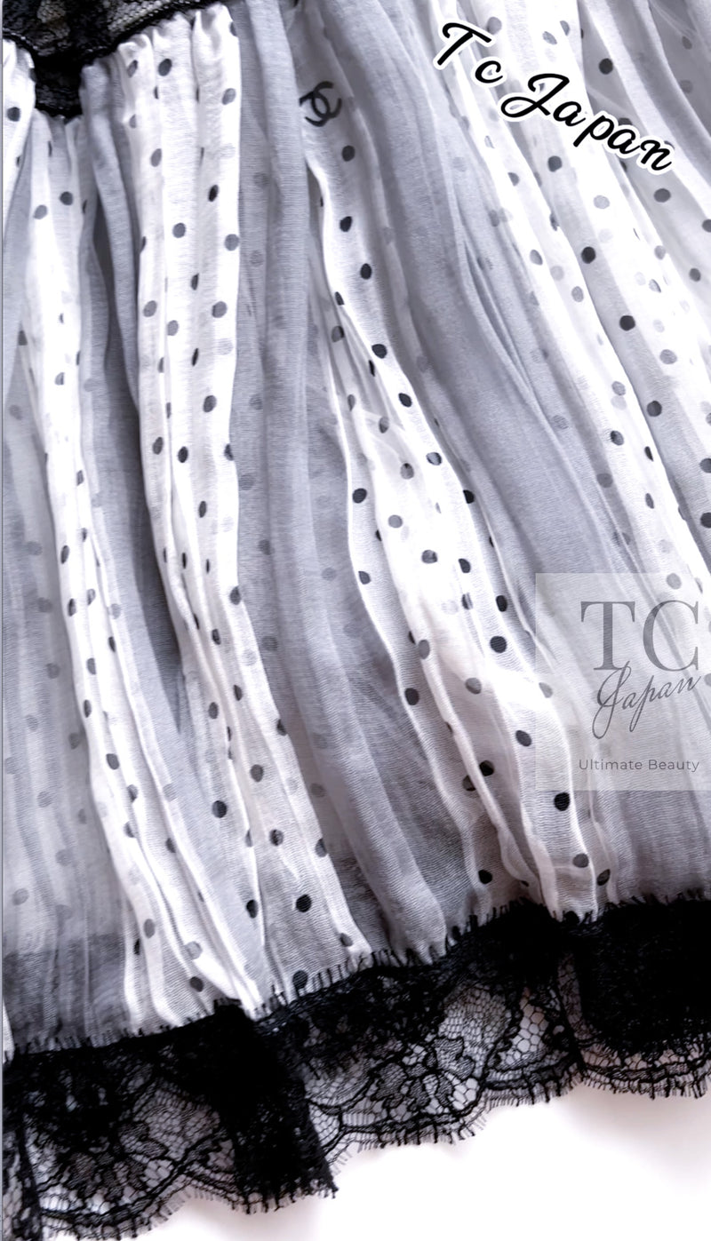 CHANEL 02S White Gray Dots Silk Set Up Camisole & Pleated Skirt 38 40 シャネル ホワイト グレー セットアップ キャミソール ＆ プリーツ スカート 即発