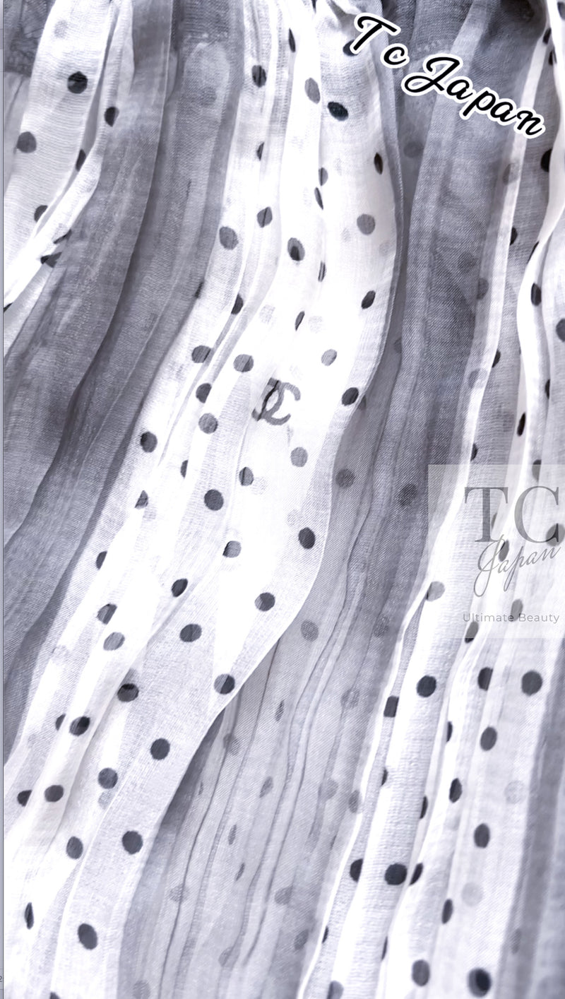 CHANEL 02S White Gray Dots Silk Set Up Camisole & Pleated Skirt 38 40 シャネル ホワイト グレー セットアップ キャミソール ＆ プリーツ スカート 即発