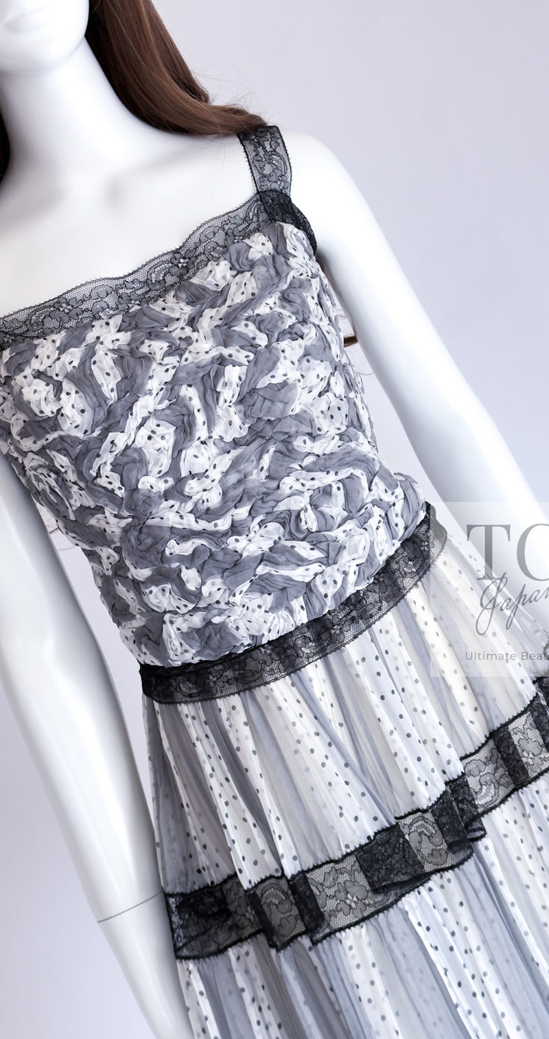 CHANEL 02S White Gray Dots Silk Set Up Camisole & Pleated Skirt 38 40 シャネル ホワイト グレー セットアップ キャミソール ＆ プリーツ スカート 即発