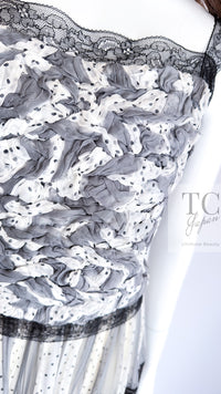 CHANEL 02S White Gray Dots Silk Set Up Camisole & Pleated Skirt 38 40 シャネル ホワイト グレー セットアップ キャミソール ＆ プリーツ スカート 即発