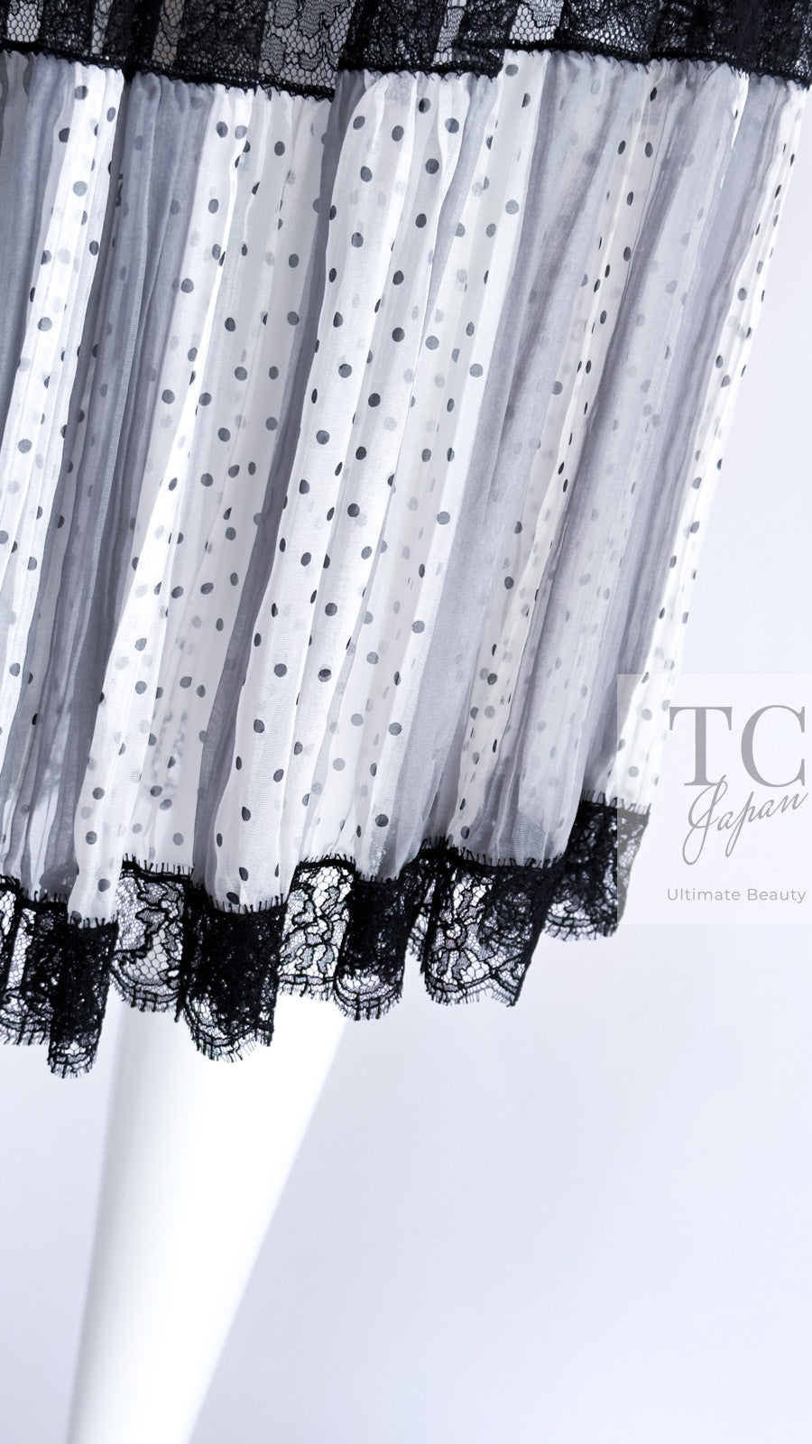 CHANEL 02S White Gray Dots Silk Set Up Camisole & Pleated Skirt 38 40 シャネル ホワイト グレー セットアップ キャミソール ＆ プリーツ スカート 即発