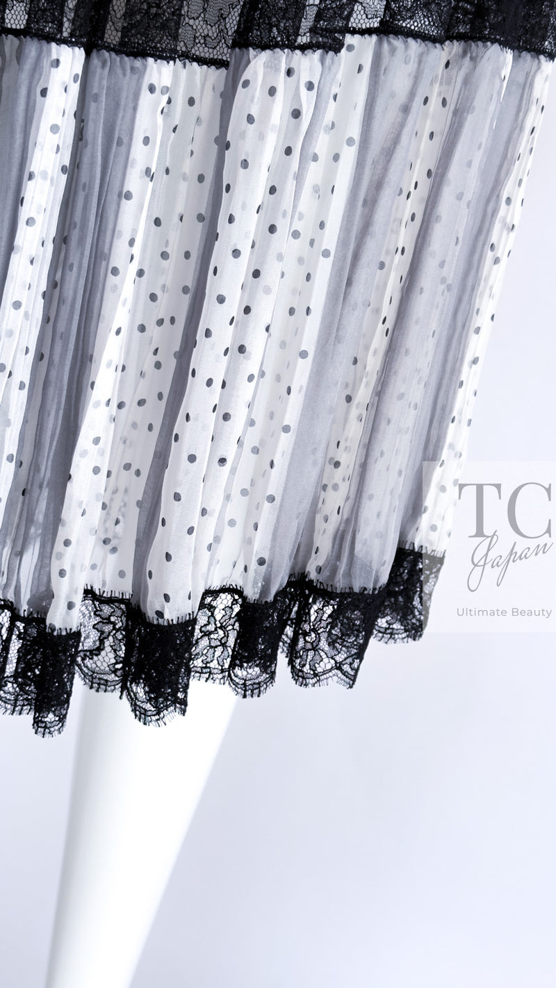 CHANEL 02S White Gray Dots Silk Set Up Camisole & Pleated Skirt 38 40 シャネル ホワイト グレー セットアップ キャミソール ＆ プリーツ スカート 即発