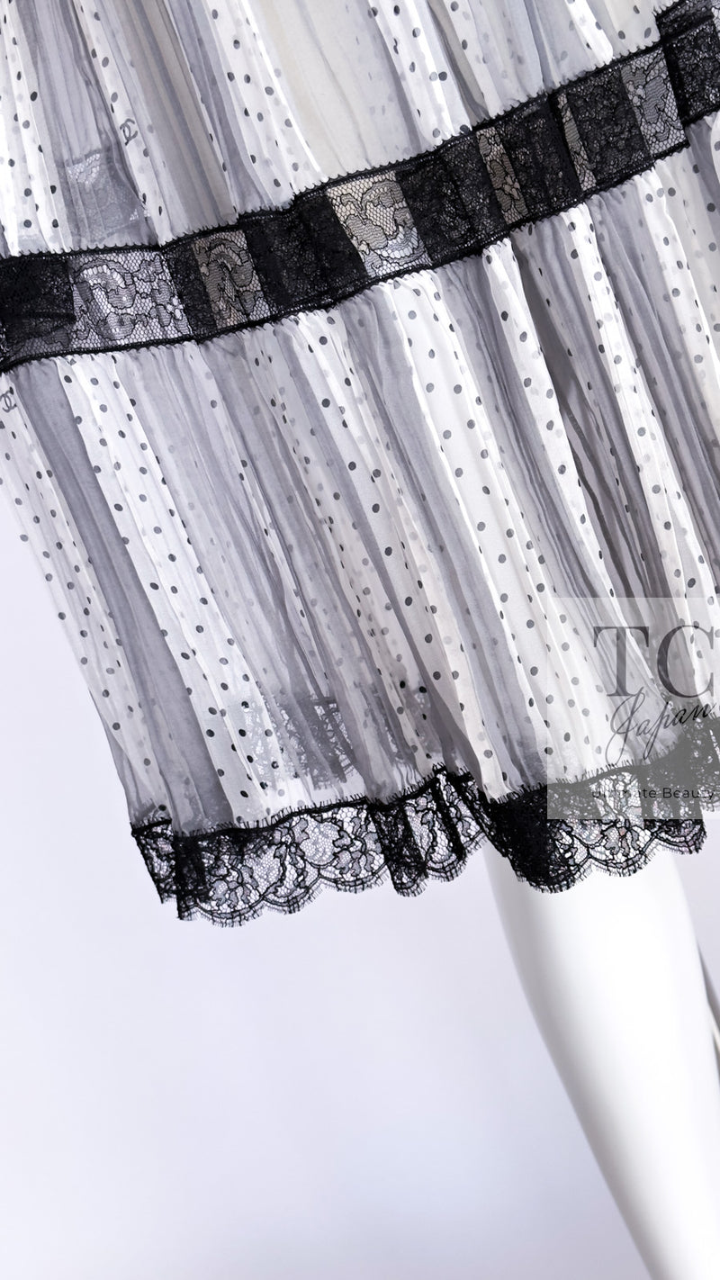 CHANEL 02S White Gray Dots Silk Set Up Camisole & Pleated Skirt 38 40 シャネル ホワイト グレー セットアップ キャミソール ＆ プリーツ スカート 即発