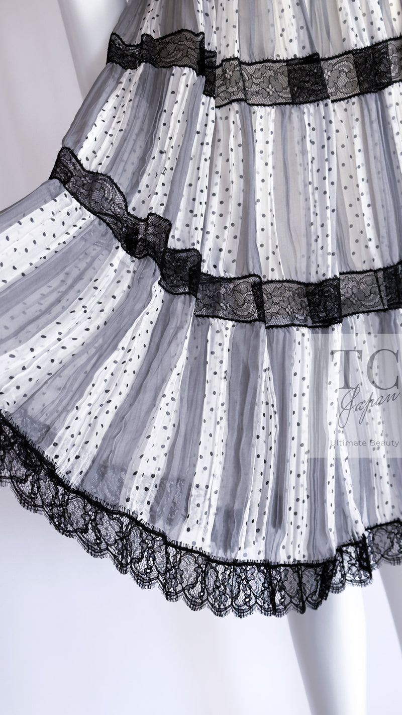 CHANEL 02S White Gray Dots Silk Set Up Camisole & Pleated Skirt 38 40 シャネル ホワイト グレー セットアップ キャミソール ＆ プリーツ スカート 即発