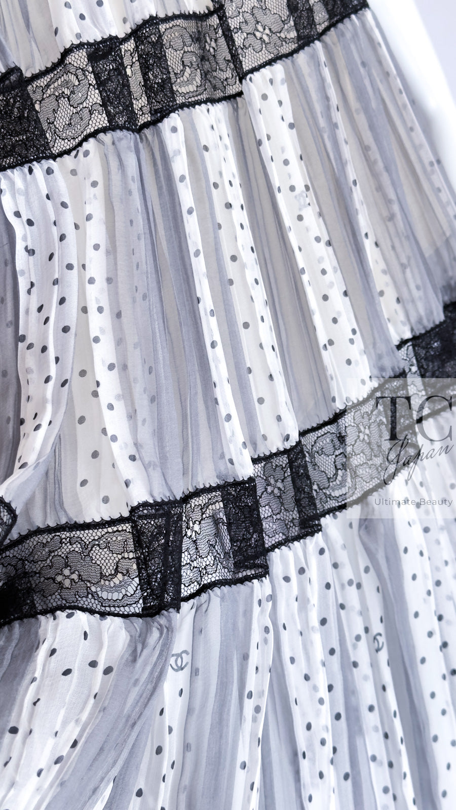 CHANEL 02S White Gray Dots Silk Set Up Camisole & Pleated Skirt 38 40 シャネル ホワイト グレー セットアップ キャミソール ＆ プリーツ スカート 即発