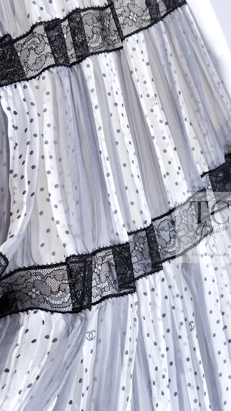 CHANEL 02S White Gray Dots Silk Set Up Camisole & Pleated Skirt 38 40 シャネル ホワイト グレー セットアップ キャミソール ＆ プリーツ スカート 即発