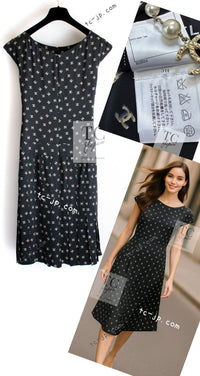 CHANEL 12A Smokey Brown Gray Silk CC Logo Dress 38 シャネル 淡い ブラウン グレー シルク CCロゴいっぱい ワンピース 即発