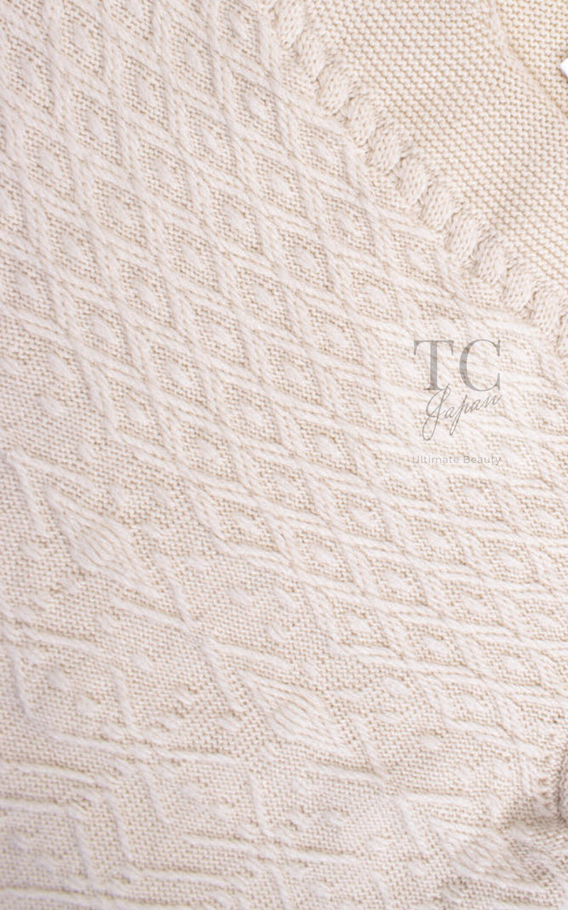 CHANEL 13B Ivory CC Logo Buttons Cashmere Knit Dress 42 シャネル アイボリー ココボタン カシミア 100% ニット ワンピース 即発