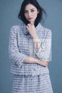 CHANEL 05A Gray Mix Camellia Brooch Wool Tweed Jacket Skirt Suit 36 シャネル グレー ふんわり カメリア付 ウール ツイード ジャケット スカート スーツ 即発