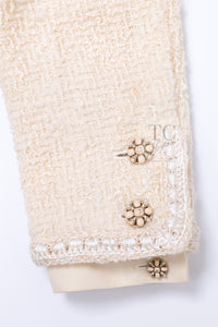 CHANEL 06PF Creme Ivory Wool Mohair Silk Gripoix Tweed Jacket Skirt Suit 34 36 シャネル クリーム アイボリー ウール モヘア シルク グリポワ宝石ボタン ツイード ジャケット スカート スーツ 即発