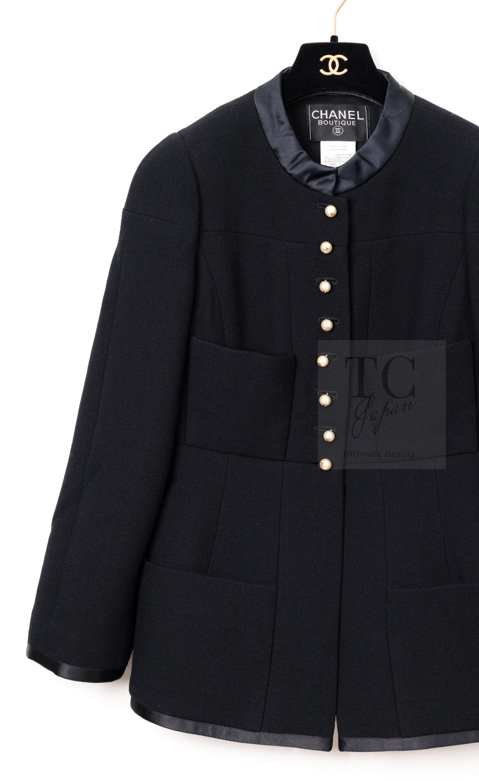 CHANEL 97A Vintage Black Pearl Buttons Stand Collar Wool Jacket Skirt Suit 40 シャネル ヴィンテージ ブラック パールボタン スタンド襟 ウール ジャケット スカート スーツ 即発