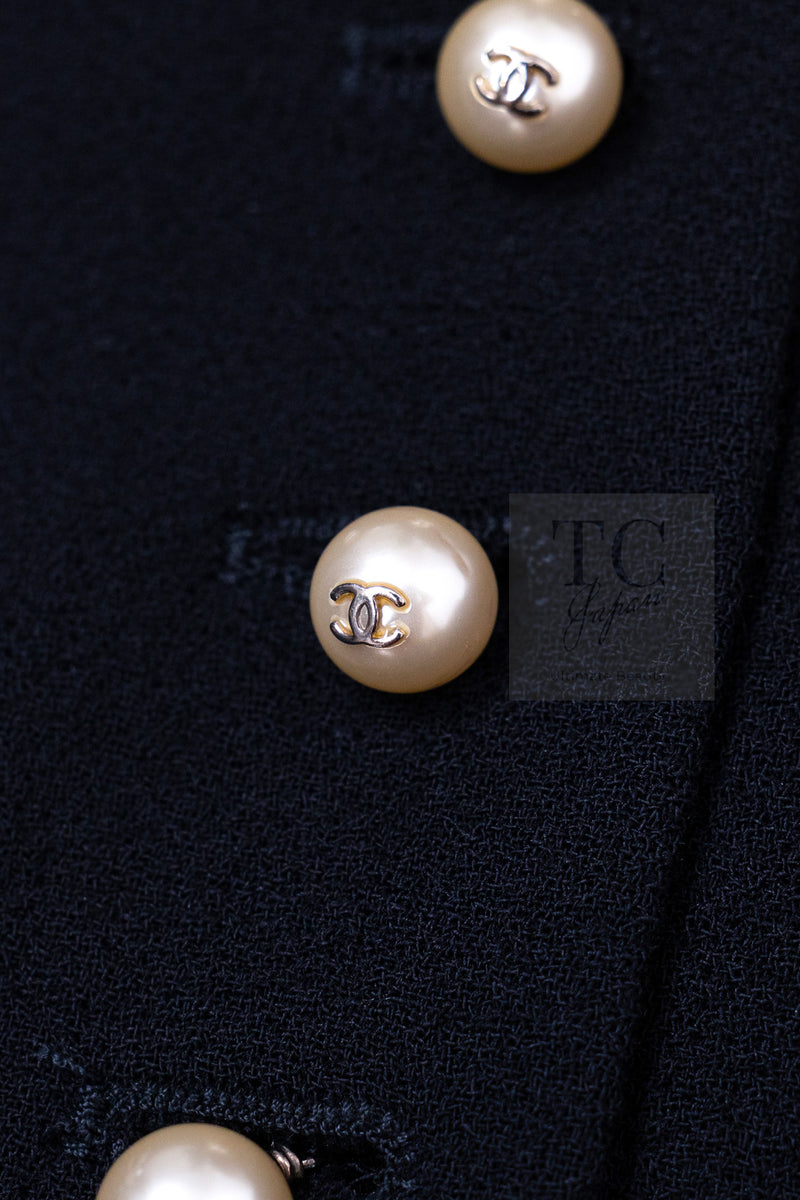 CHANEL 97A Vintage Black Pearl Buttons Stand Collar Wool Jacket Skirt Suit 40 シャネル ヴィンテージ ブラック パールボタン スタンド襟 ウール ジャケット スカート スーツ 即発