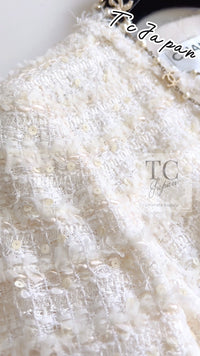 CHANEL 05S Ivory White Pearl Buttons Lesage Tweed Jacket Skirt Suit 36 40 42 シャネル アイボリー ホワイト パール CC ボタン ルサージュ ツイード ジャケット スカート スーツ 即発