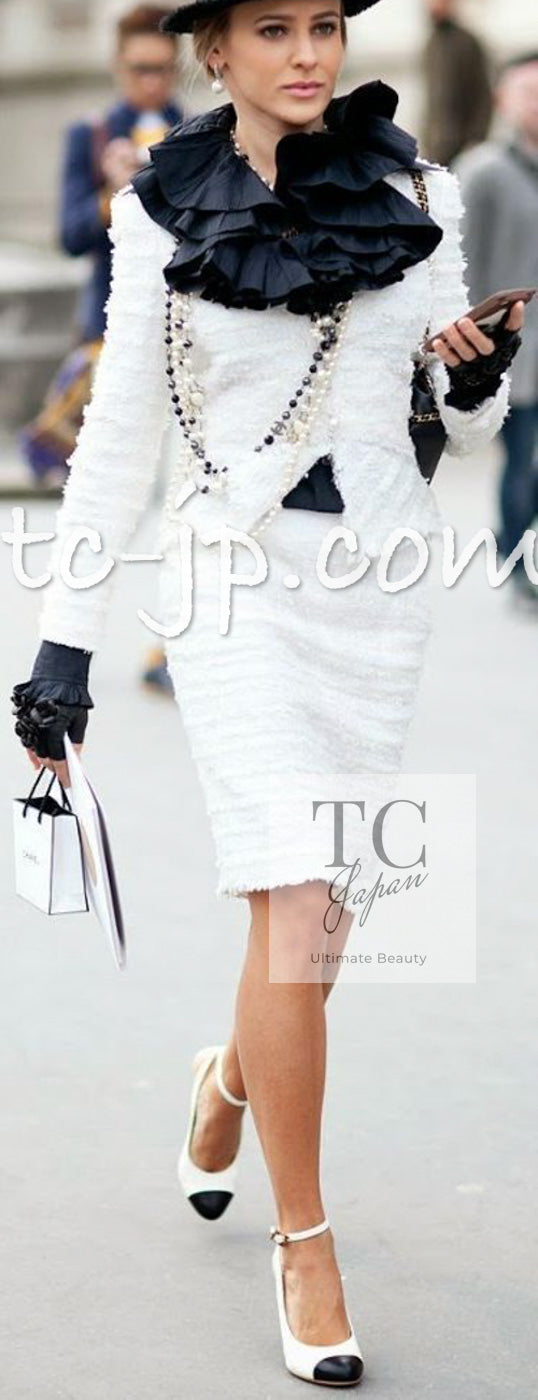 CHANEL 05S Ivory White Pearl Buttons Lesage Tweed Jacket Skirt Suit 40 42 シャネル アイボリー ホワイト パール CC ボタン ルサージュ ツイード ジャケット スカート スーツ 即発