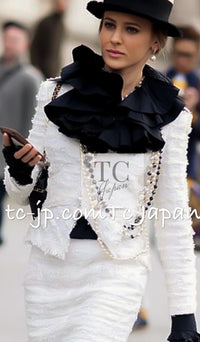 CHANEL 05S Ivory White Pearl Buttons Lesage Tweed Jacket Skirt Suit 36 40 42 シャネル アイボリー ホワイト パール CC ボタン ルサージュ ツイード ジャケット スカート スーツ 即発
