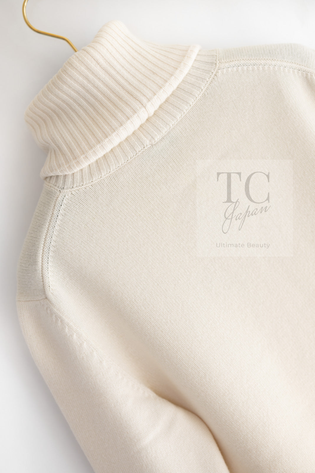 CHANEL 19C Ivory La Pausa CC Logo Turtle Cashmere Knit Sweater 36 38 シャネル アイボリー ホワイト ラ パウザ CC ロゴ タートル カシミア ニット セーター 即発