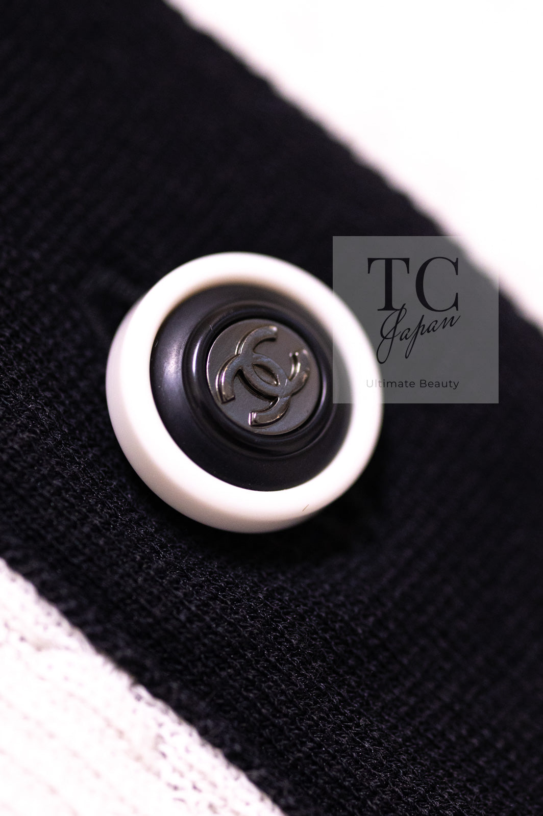 CHANELシャネル 半袖トップスCCマーク白38 中古・古着通販】CHANEL (シャネル) ココマーク 半袖 ロゴ