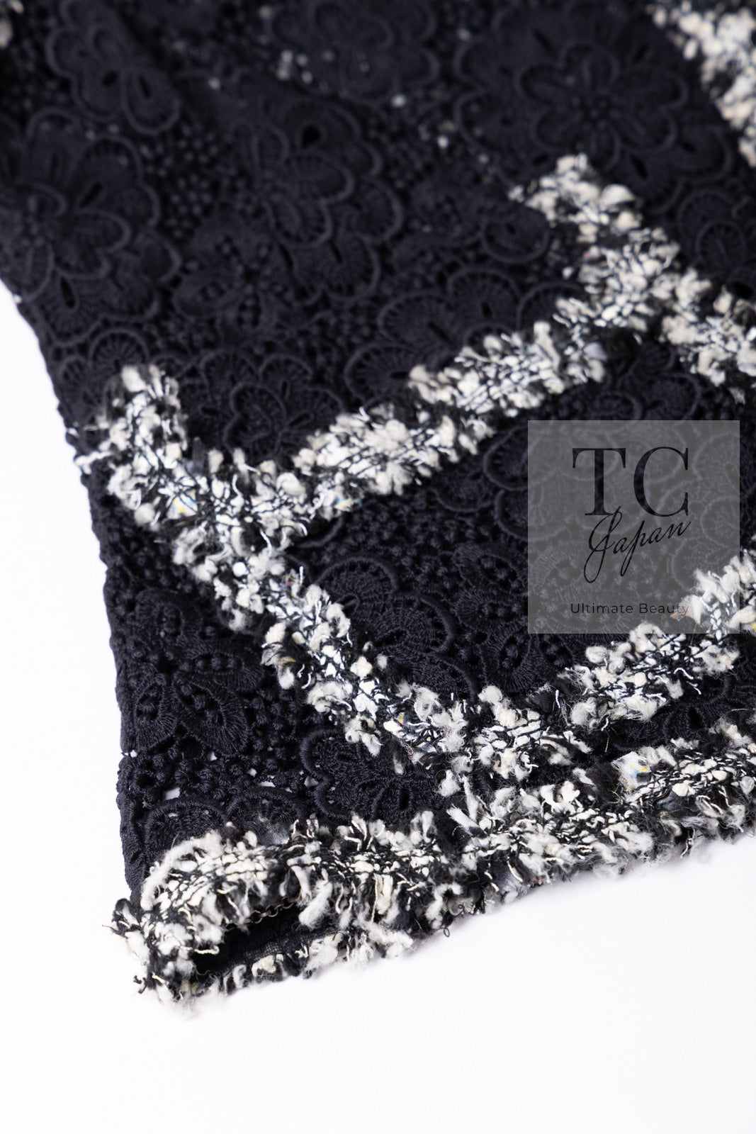 CHANEL 04S Camellia Pale Black Lace Cardigan Jacket 38 シャネル カメリア ブラック レース カーディガン ジャケット 即発