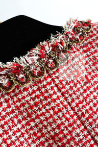 CHANEL 10C Red Metallic Gold Trim Tweed Jacket Skirt Suit 40 42 シャネル レッド メタリック ゴールド トリム フリンジ ツイード ジャケット スカート スーツ 即発