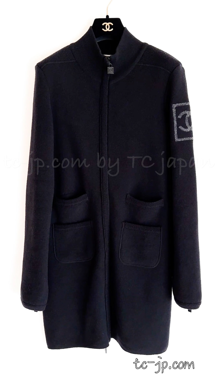 CHANEL 08A Black Wool Sport Knit CC Logo Zipper Coat Cardigan 36 シャネル ブラック ウール100 大きめ CC ロゴ ニット ロング カーディガン コート 即発