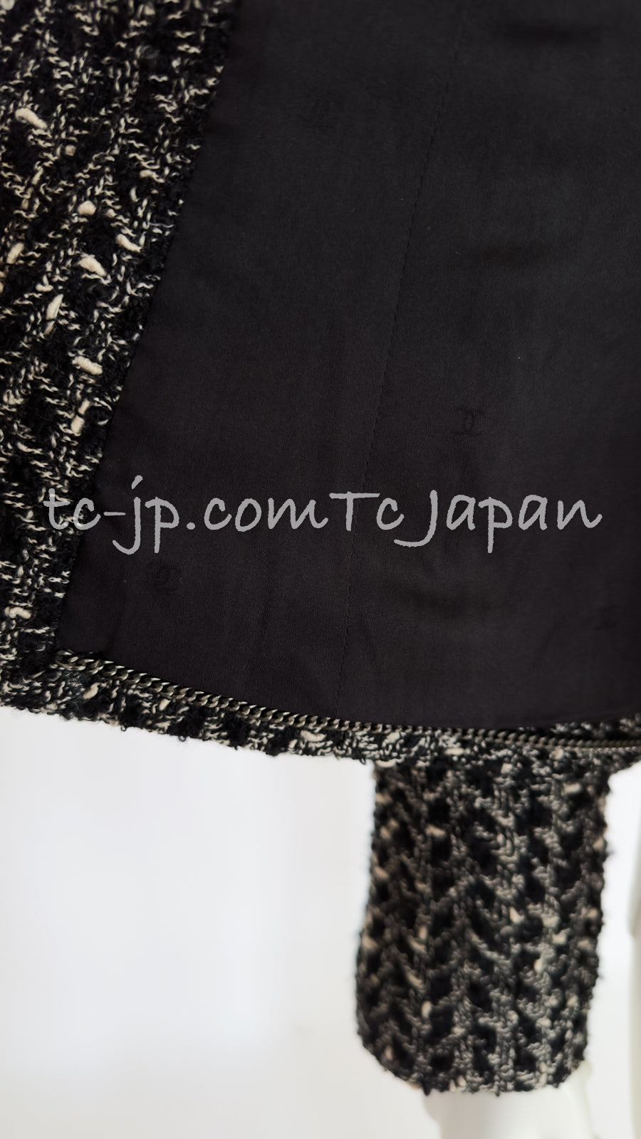 CHANEL 97A Vintage Black Gray Chevron Tweed Jacket Skirt Suit 38 40 シャネル ヴィンテージ ブラック グレー シェブロン ツイード ジャケット スカート スーツ 即発